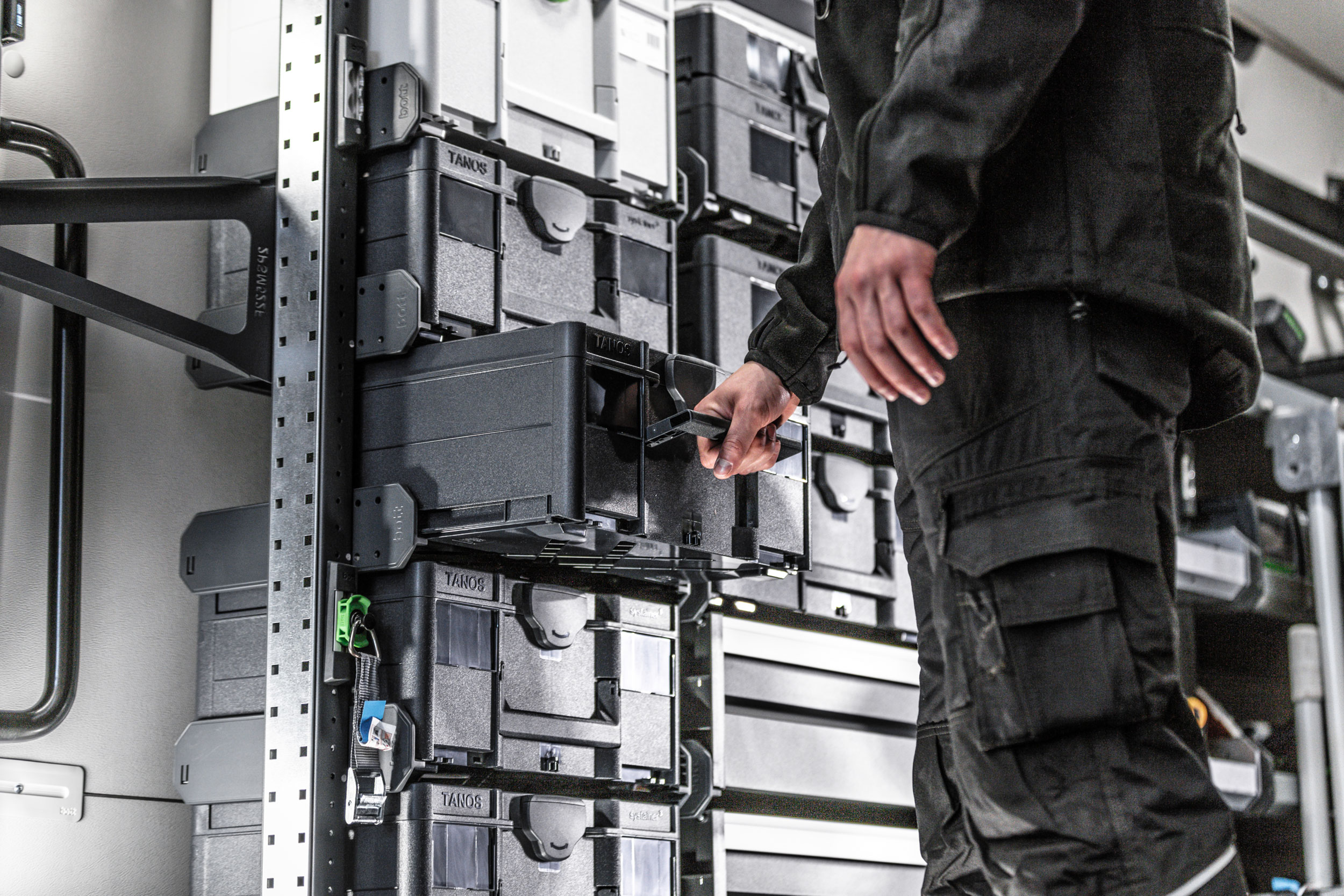 Tanos van outlet racking